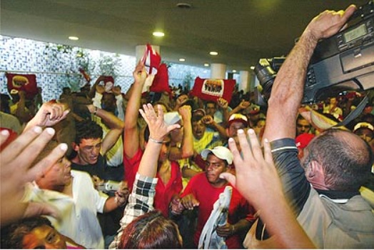 MLST comemorando invasão à Câmara dos Deputados em 2006 MLST comemorando invasão à Câmara dos Deputados em 2006